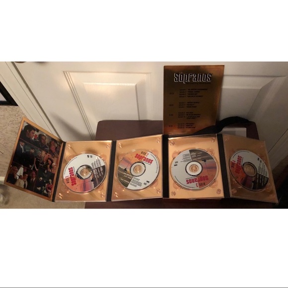 The Sopranos- Seasons 2 & 3 DVDs - Picture 4 of 6